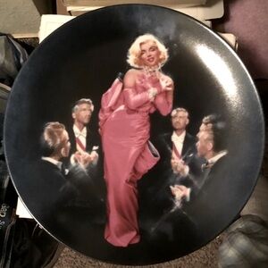 VTG MARILYN MONROE SINGS " DIAMONDS ARE A GIRLS BEST FRIEND" COLLECTORS PLATE